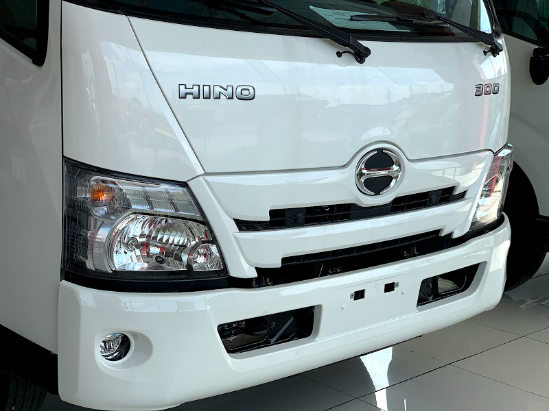ngoại thất xe tải hino 2t4